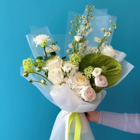 Небольшой стильный букет с доставкой