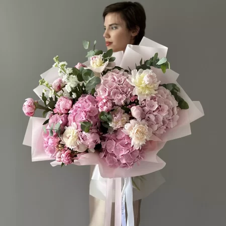 Букет из пионов