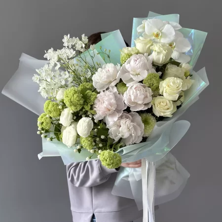 Стильный букет, оживляющий ваш день, с доставкой в Таллинне