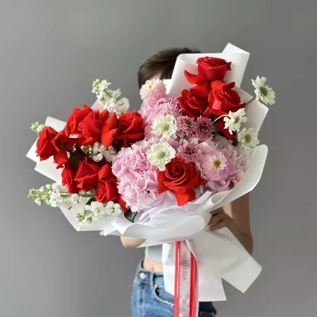 Яркий и свежий букет для доставки в любую точку Таллинна