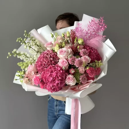 Утонченный микс цветов с гарантированной быстрой доставкой в Таллинне
