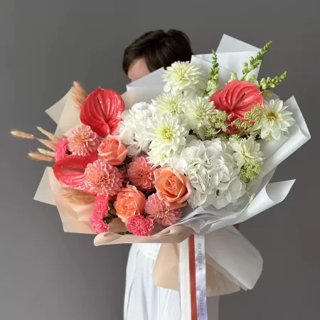 Стильный букет, оживляющий ваш день, с доставкой в Таллинне