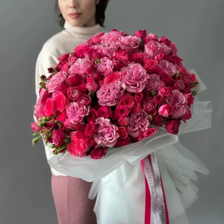 Suur bukett vaarikaroosidest