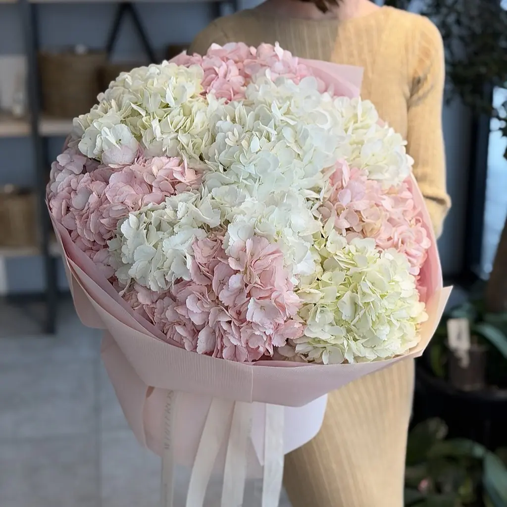 Моно букет из гортензий