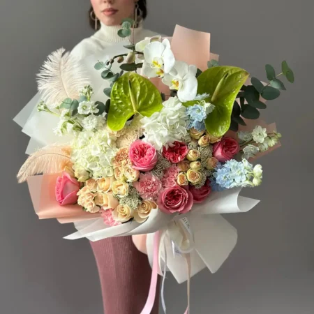 Стильный букет с антуриумом  для подарка в Таллине