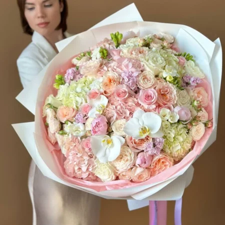 Стильный букет с орхидеями для подарка в Таллине