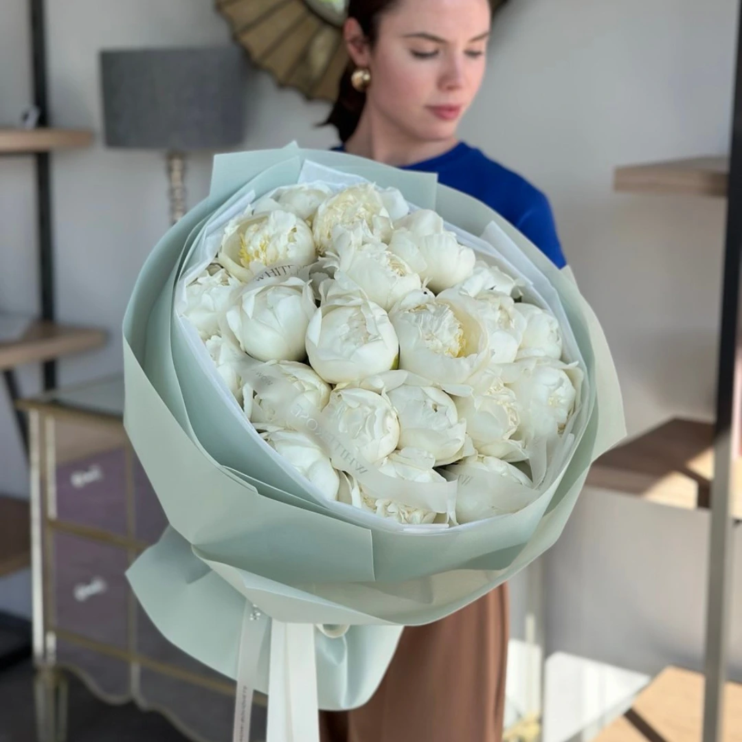 Valged pojengid - Image 2