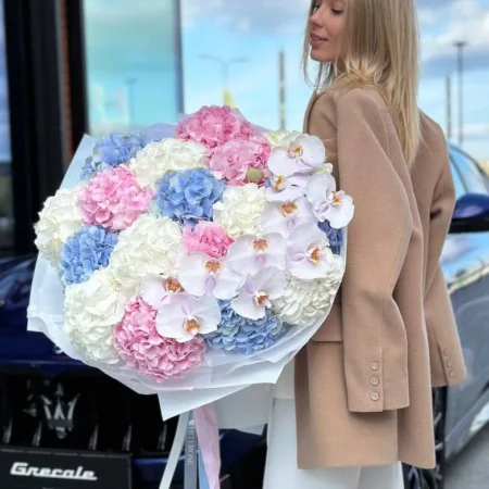 Bouquet Hydrangea and orchids